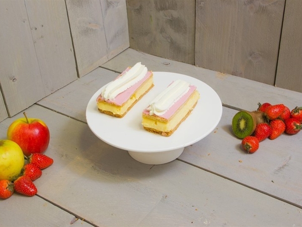 Tompouce with whipped cream